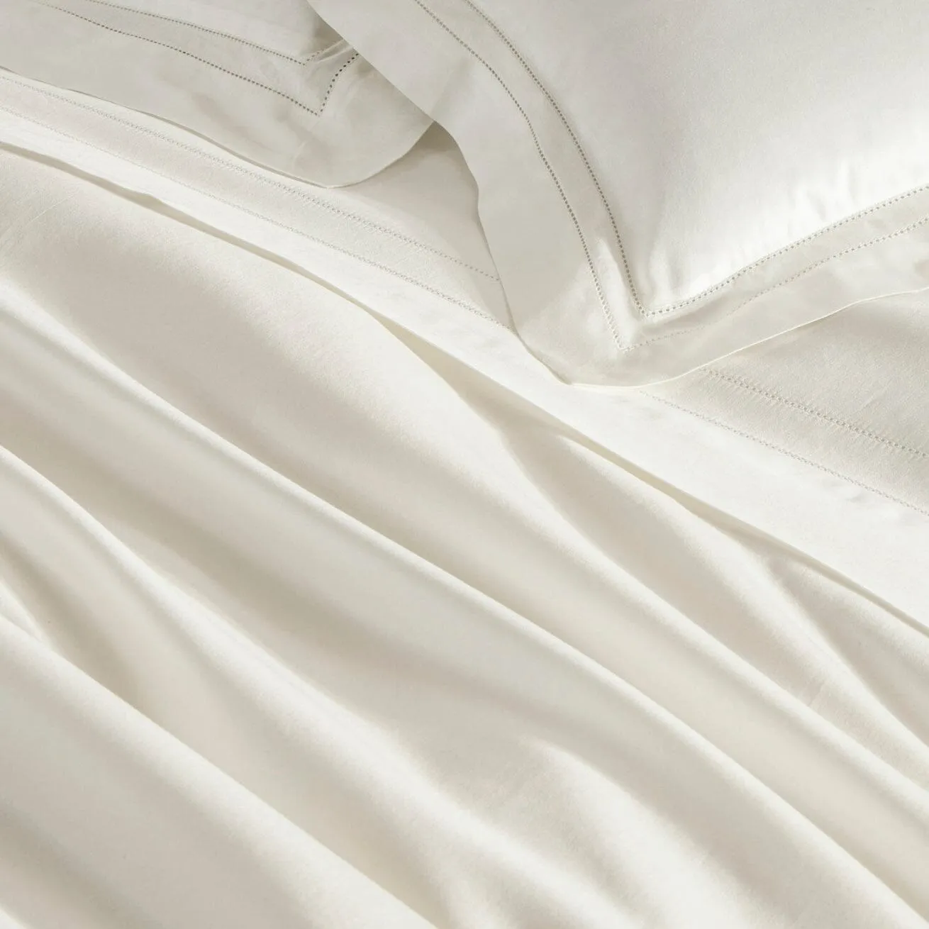 Doppio Ajour Milk Bedding by Frette